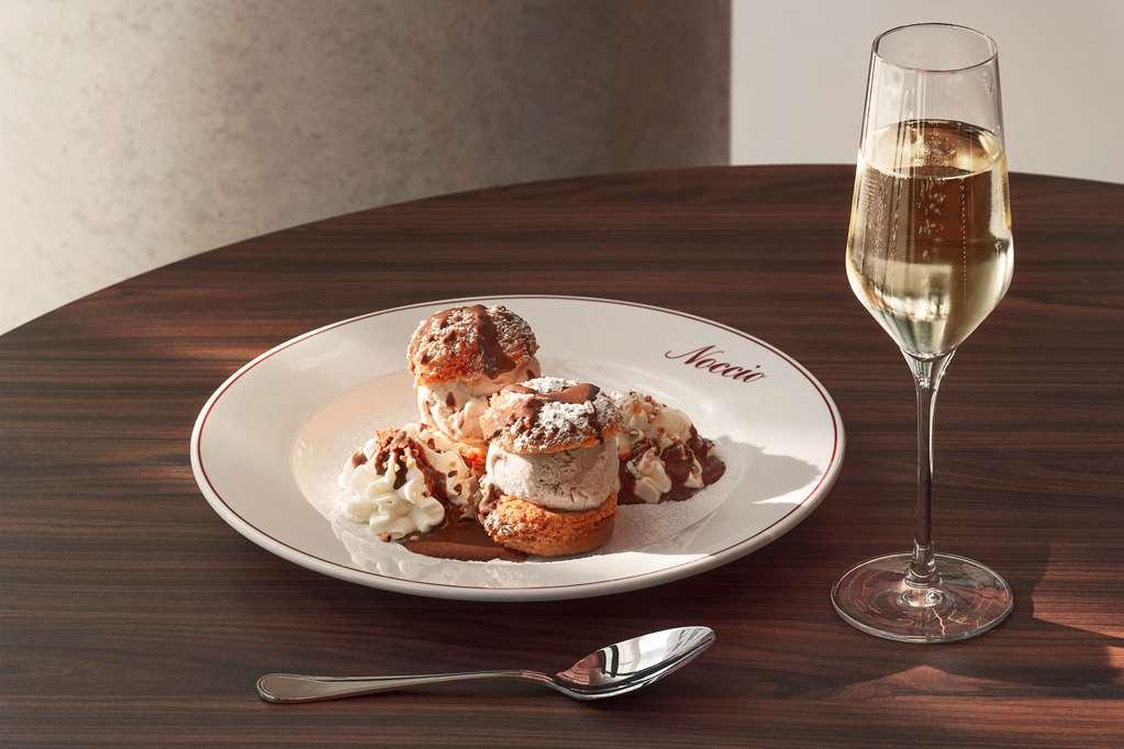 Okko Hotels Paris La Defense Nanterre Restaurant bilde